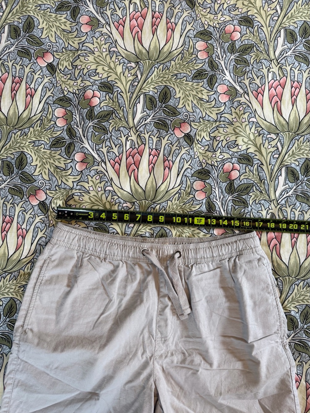 Tailor Vintage Men’s Light Beige Drawstring Shorts - Picture 5 of 6